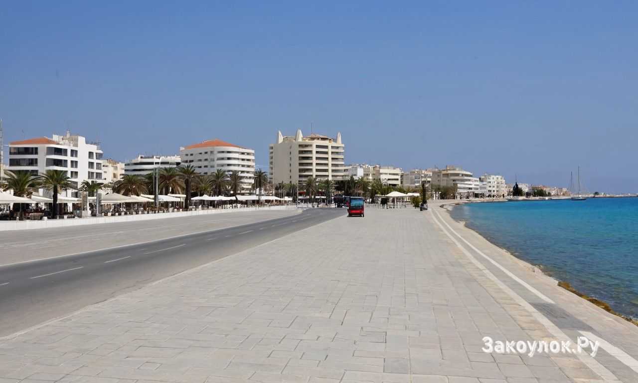 Лучшие зоны для купания с детьми на Финикудес: глубина, вход в воду и безопасность