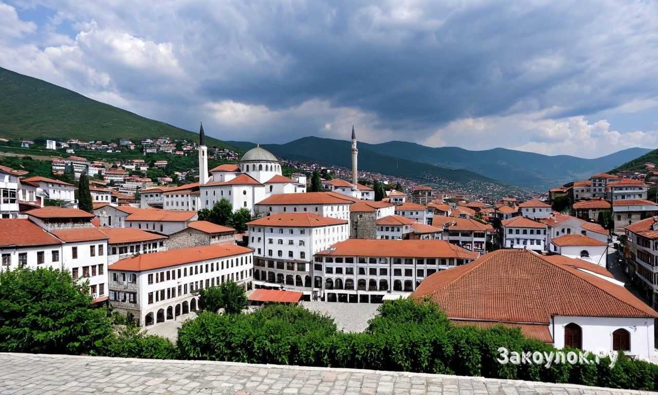 Каменный мост и крепость над городом лучшие точки для осмотра