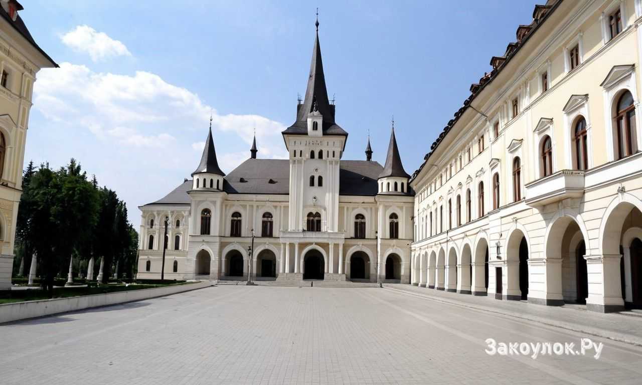 Откройте культурные сокровища Ясс с музеями театрами и историческими памятниками