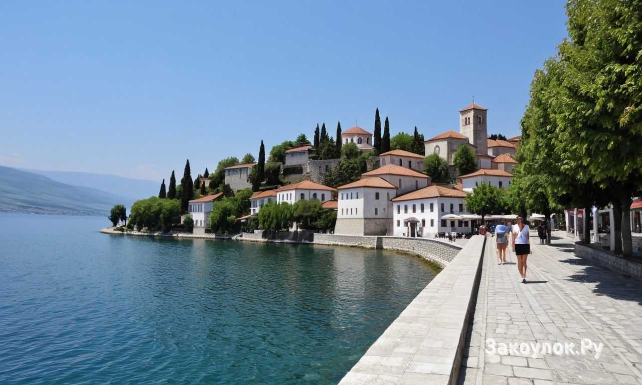 Южное побережье с более спокойной атмосферой