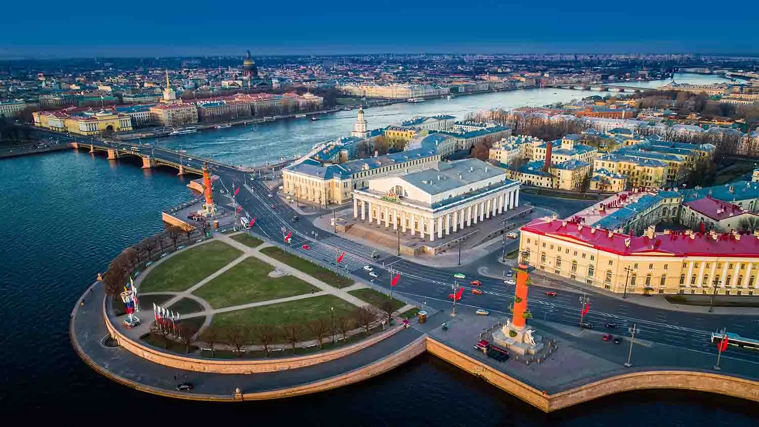 Достопримечательности Санкт-Петербурга: от исторических мест до современных достижений