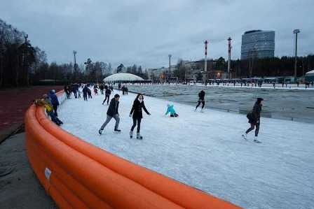 Катки Ленинградской области: зимние развлечения на льду рядом с домом