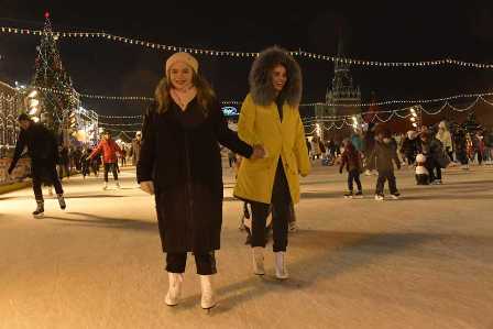 Ледяное волшебство: катки Московской области, где можно зарядиться праздничным настроением