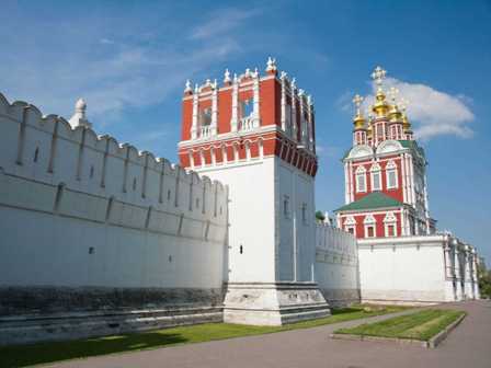 Новодевичий монастырь: архитектурный памятник и исторический артефакт