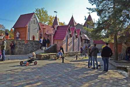 Парки развлечений Ленинградской области: отдых и веселье