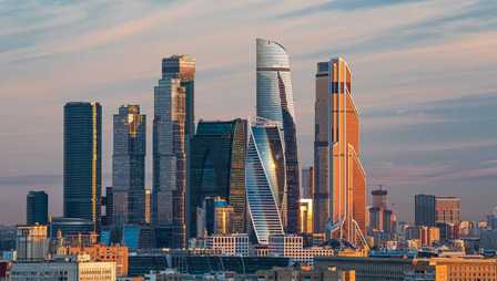 В небо и вперед: знаменитые небоскребы Москвы
