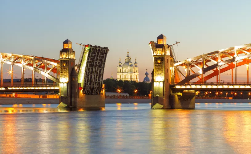 Знаменитые мосты Санкт-Петербурга: архитектурные шедевры и историческая ценность