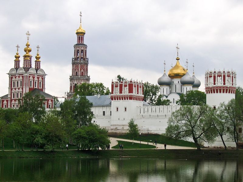 Прогулка по Новодевичьему монастырю и квартиры на сутки в Москве