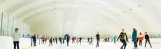 Катание на коньках по ледяным поверхностям Ленинградской области